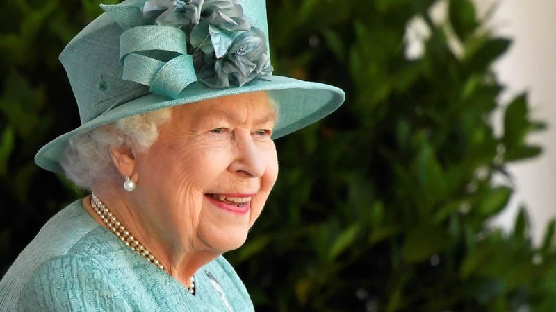 Queen Elizabeth’s 96th Birthday Marked With Her Most Majestic Photo Ever! ‘She Adores Riding, and It Has Been Part of Her Ritual for Most of her Life’